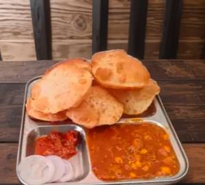 5 poori with Aloo matar sabji