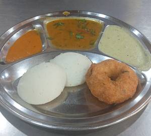 Idli Wada Sambar (2+1)                                    