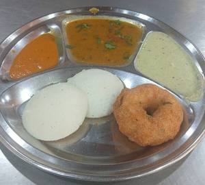 Idli Wada Sambar (2+1)                           