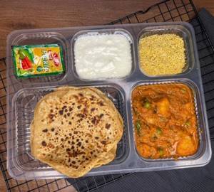 3 Paratha ,Sabji, Dahi, Bhujia ,Achar