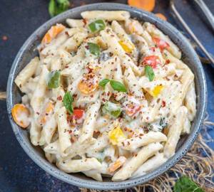 White sauce alfredo pasta