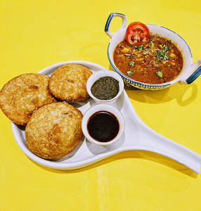 Jodhpur Ki Pyaaz Kachori With Aloo Ki Bhaji | 3 Pcs