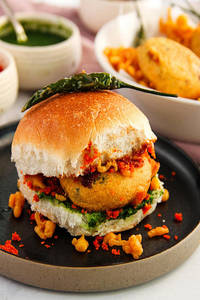 Butter Vada Pav