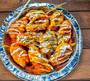Veg gravy momos [6 pieces]