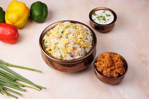 Special Chicken Fried Rice (egg Fried Rice + Boneless Chicken Gravy)