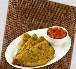 4 methi thepla with garlic chutney