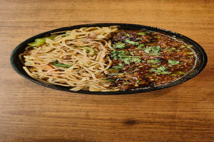 Veg Hakka Noodles With Chilly Mushroom