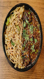Veg Chilly Garlic Noodles With Chilly Mushroom