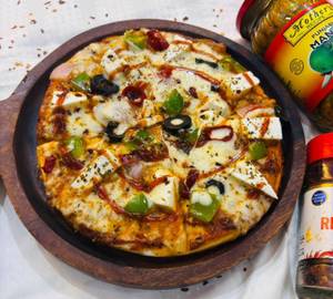 Achari Pizza with Paneer