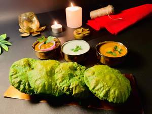 Palak Wali Puri Chole (4 Pc)