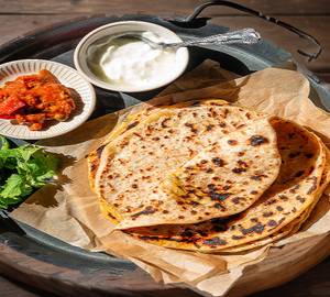 Aloo parantha with dahi