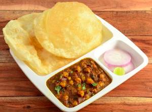 Chole Bhature (2 Pc)