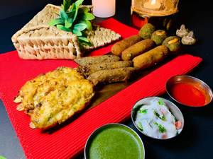 Assorted Pakora Platter (12 Pc)