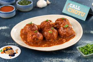 Hot Garlic Tossed Saucy Momos