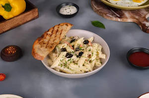 Penne With Chicken In Alfredo