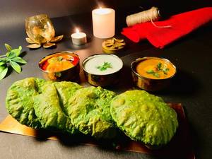 Palak Wali Puri Aloo (4 Pc)