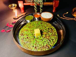 Onion Paratha (1 Pc - Palak Base Whole Wheat)