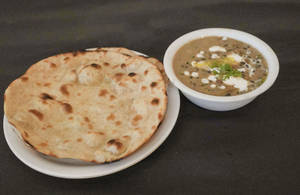 Dal Makhni With Tandori Roti