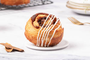 Cinnamon Raisin Pinwheel Roll