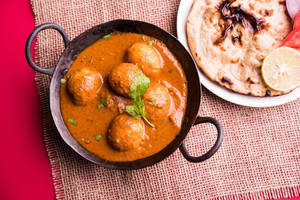 Aloo Dum Banarsi With Tandori Roti