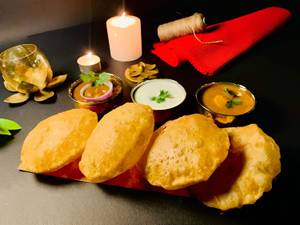 Puri Chole (4 Pc)