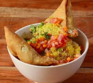Samosa with Chole (1pc)