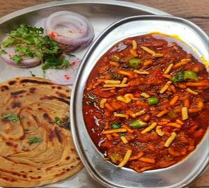 Sev Bhaji (Namkeen Ki Sabji In Gravy)