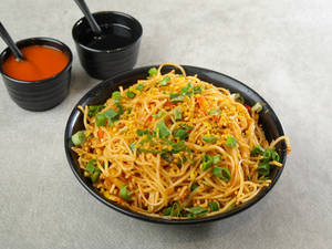 Chilli Garlic Noodles (650 Ml)