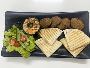 Hummus With Pita Bread