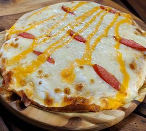 Double Cheese Margherita Pizza