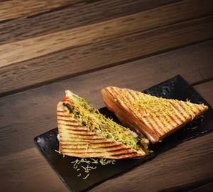 Chicken Cheese Corn Bhujiya Sandwich