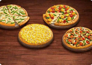 Meal For 4: Veg Cheesy Pizza