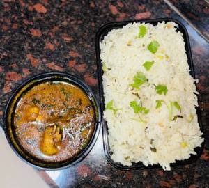 Chicken curry with baggara rice