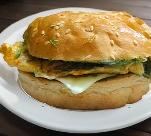 Plain Cheese Omelette Burger