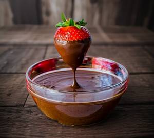 STRAWBERRY CHOCOLATE