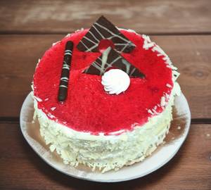 Strawberry Cake 1/2 Kg