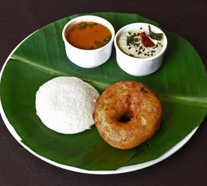 Idli [2 pieces] with vada [1 piece]