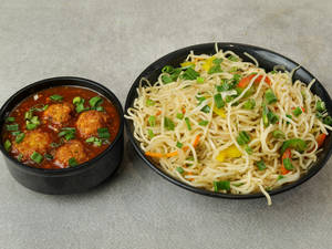 Veg Manchurian Noodles (650 Ml)