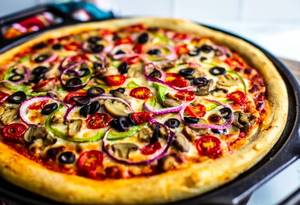 Deluxe Veggie Large Pizza