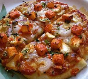 Tandoori paneer pizza