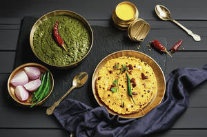 Sarso Ka Saag & Makki Ki Roti (2Pcs)