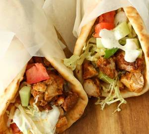 Crunchy chicken shawarma roll