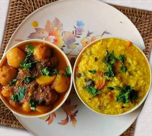 Khichdi With Aloo Dum