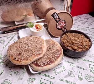 Desi Ghee Simple Chole + 2 Sesame Seeds Kulcha