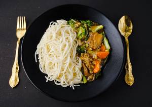 Veg Steamed Noodles Cantonese Style