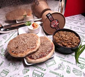 Spicy Chole + 2 Sesame Seeds Kulcha
