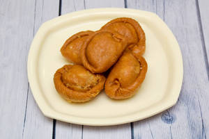 Gujiya [1 piece]