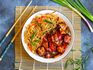 Chilli Paneer & Veg Noodles Bowl
