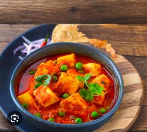 Matar Paneer Ki Sabji Puri 4 Pes With Bundi Rahata