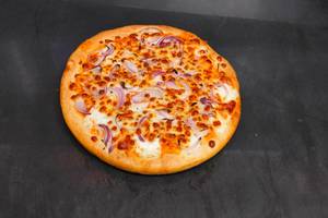 Fresh Onion Menia Pizza